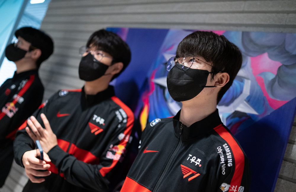 TL翻盘T1,Oner线上压制力十足焦点之战八强赛,点燃全场激情 TL翻盘T1,Oner线上压制力十足焦点之战八强赛,点燃全场激情