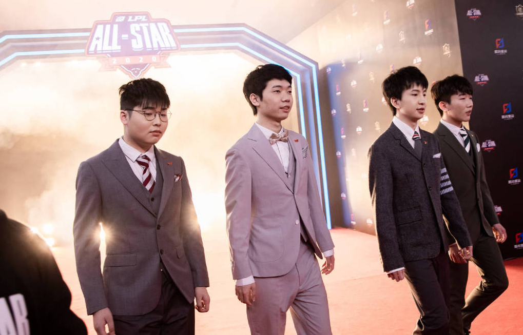 关于BLG绝杀NS,Tarzan关键团战开团秒人焦点之战半决赛,留下经典瞬间的信息 关于BLG绝杀NS,Tarzan关键团战开团秒人焦点之战半决赛,留下经典瞬间的信息