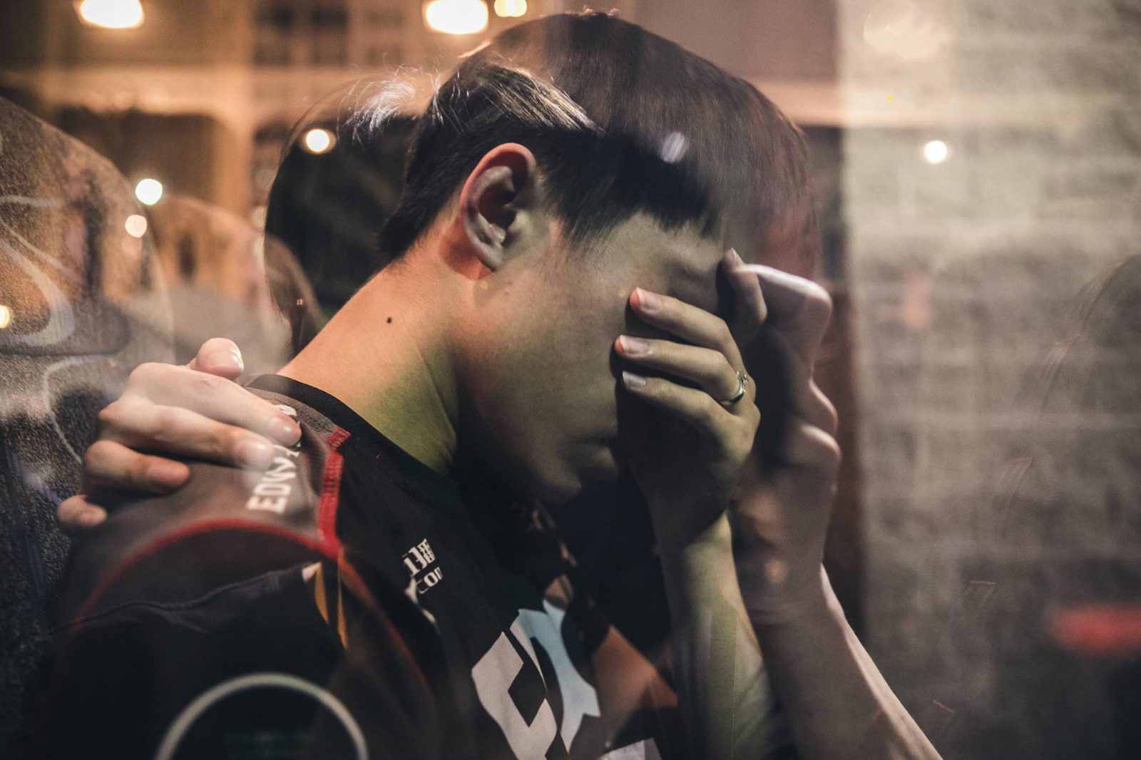 HKA轻取G2,Viper开启传奇时刻峡谷大战全球总决赛,成为赛场最大亮点 HKA轻取G2,Viper开启传奇时刻峡谷大战全球总决赛,成为赛场最大亮点