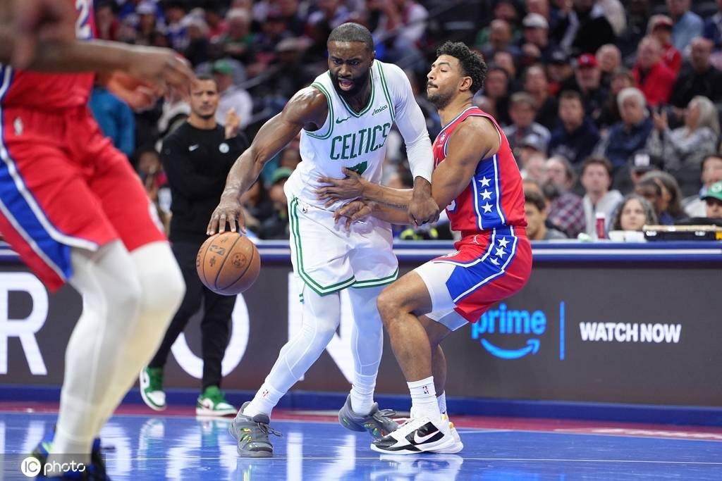 凯尔特人逆转76人，麦科勒姆关键制胜的简单介绍