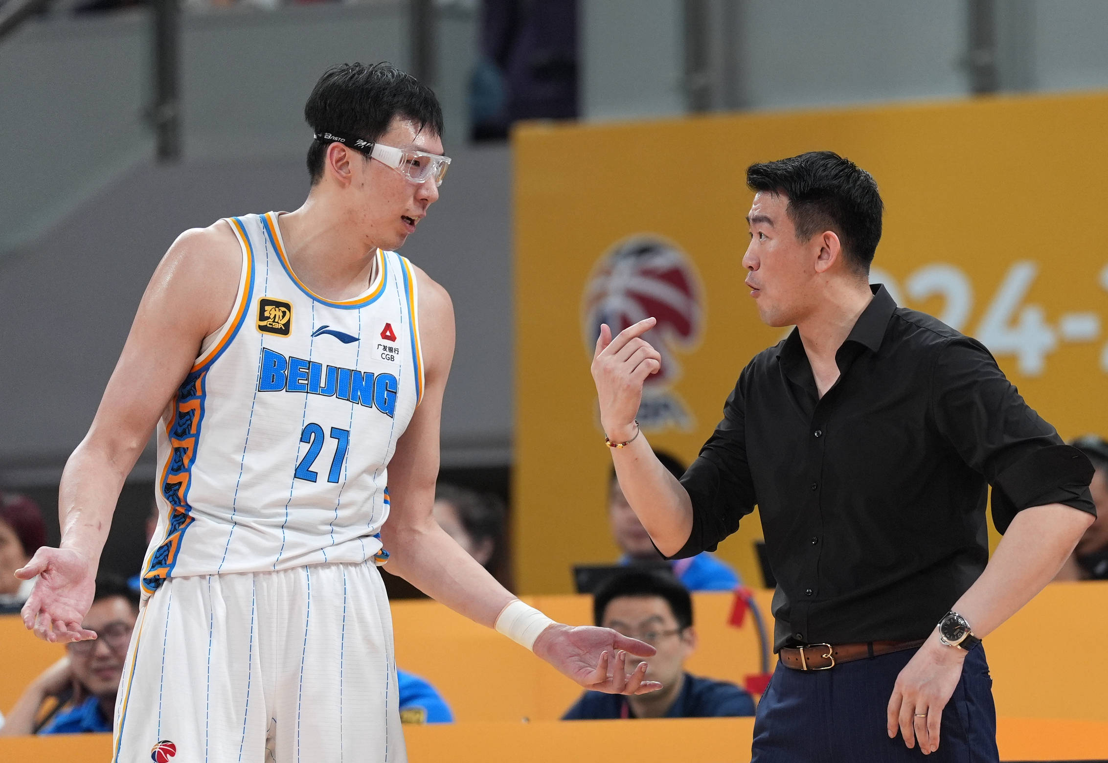 尼克斯碾压天津队，周琦关键制胜