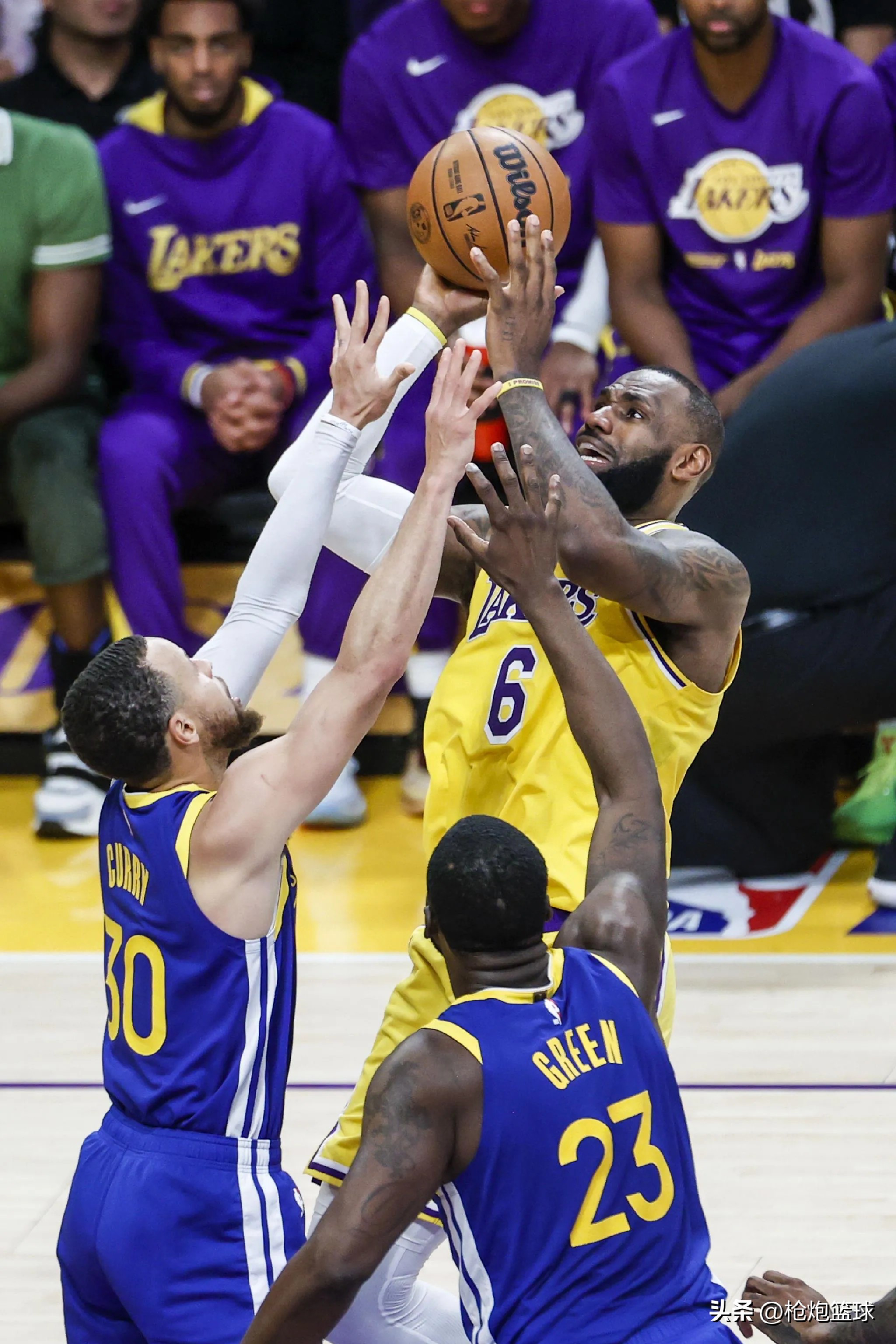 勇士碾压山东队，东契奇带队取胜