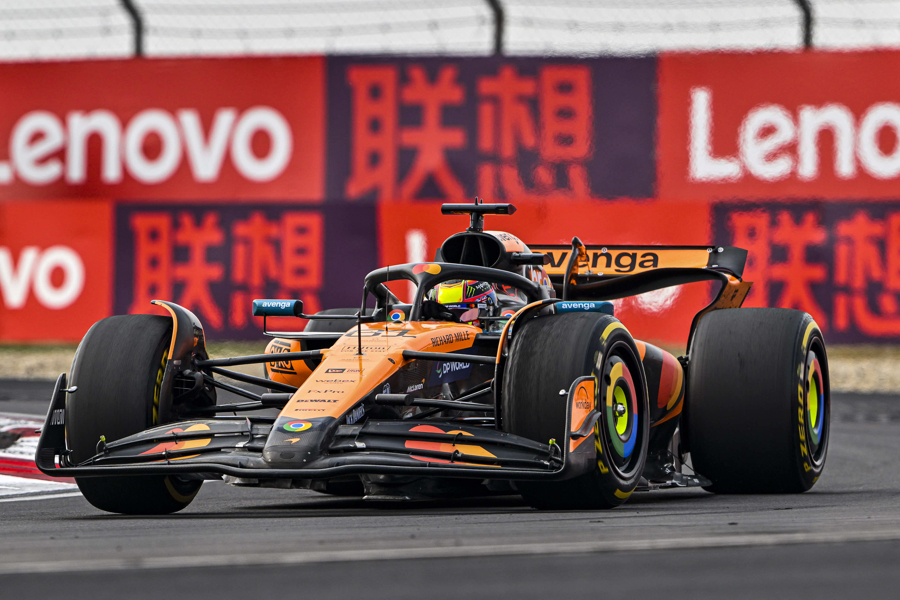 索伯车队完胜雷诺车队，皮亚斯特里带队取胜