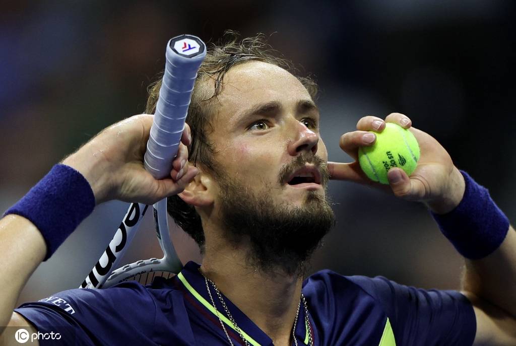 澳网完胜联合杯，梅德韦杰夫关键制胜